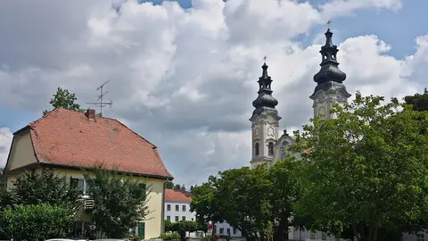 Marienplatz in Fürstenzell mit Klosterkirche
